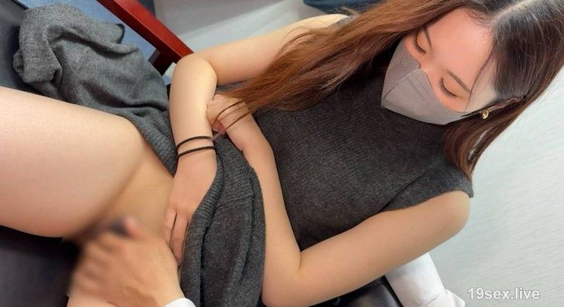 【完全素人&初次拍攝】害羞又超可愛身材超棒的19歲女大學生。因為太容易被說服，就任由對方大量中出…有特典