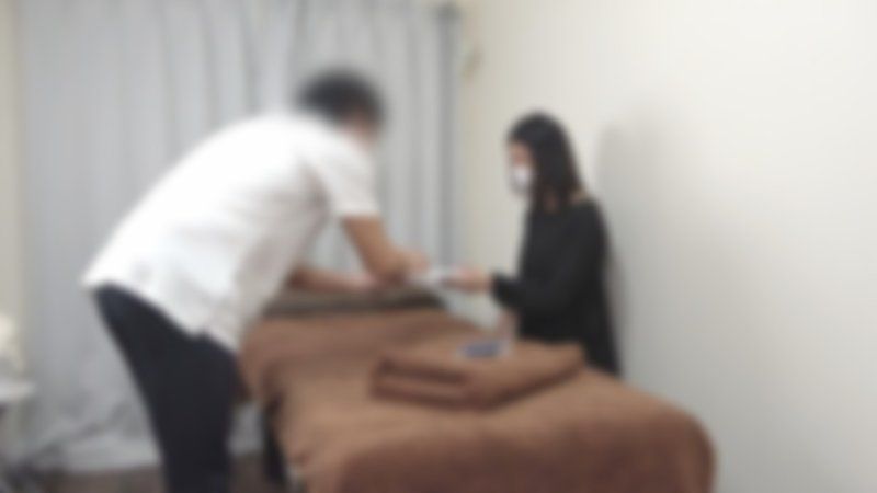 ♡到3/8半價！【無碼/無套中出】早上送孩子去上學的途中，非常漂亮且氣質優雅的單親媽媽來店了。看起來很疲憊。