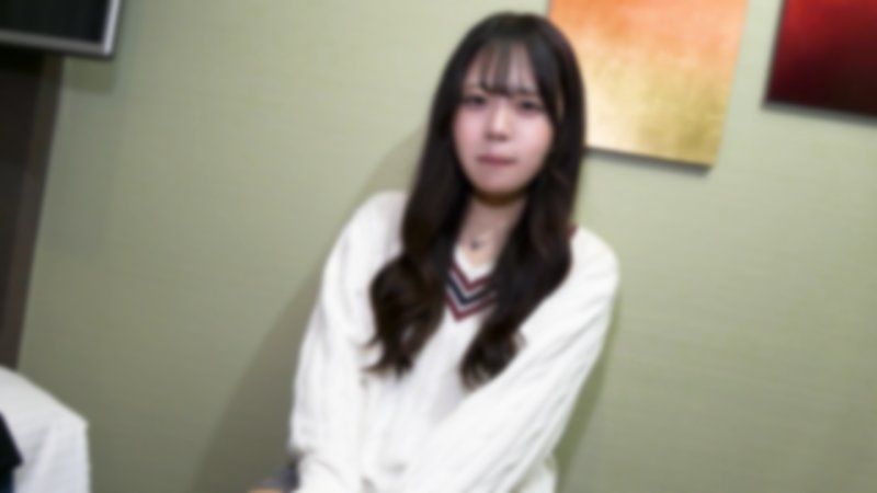 【初次拍攝】以偶像出道為目標的纖細梓醬。雖然害羞，但在後入式時卻呻吟，白皙的肌膚也變紅了。「不行、好舒服、要去了！」將熱情精液注入緊縮的淫穴深處